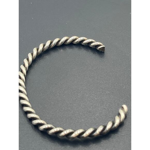 Native American Vintage Sterling Silver 3mm Twisted Wire Cuff Bracelet 6.5”, 11g - Picture 6 of 8
